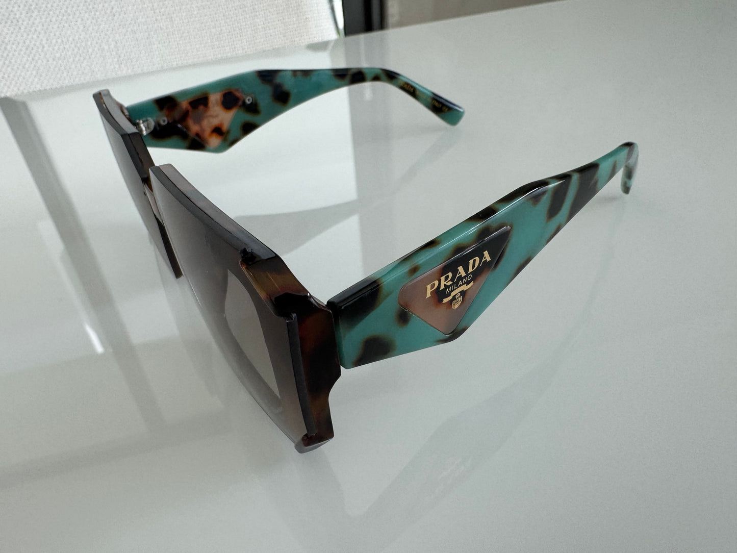 P GREEN BLACK SUNGLASSES