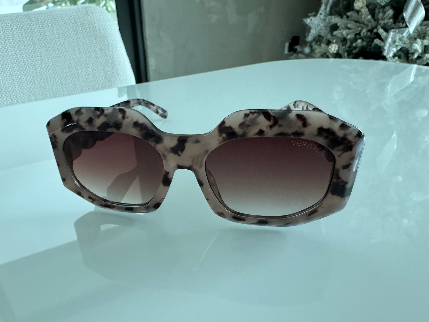 V PRINT COLORS SUNGLASSES