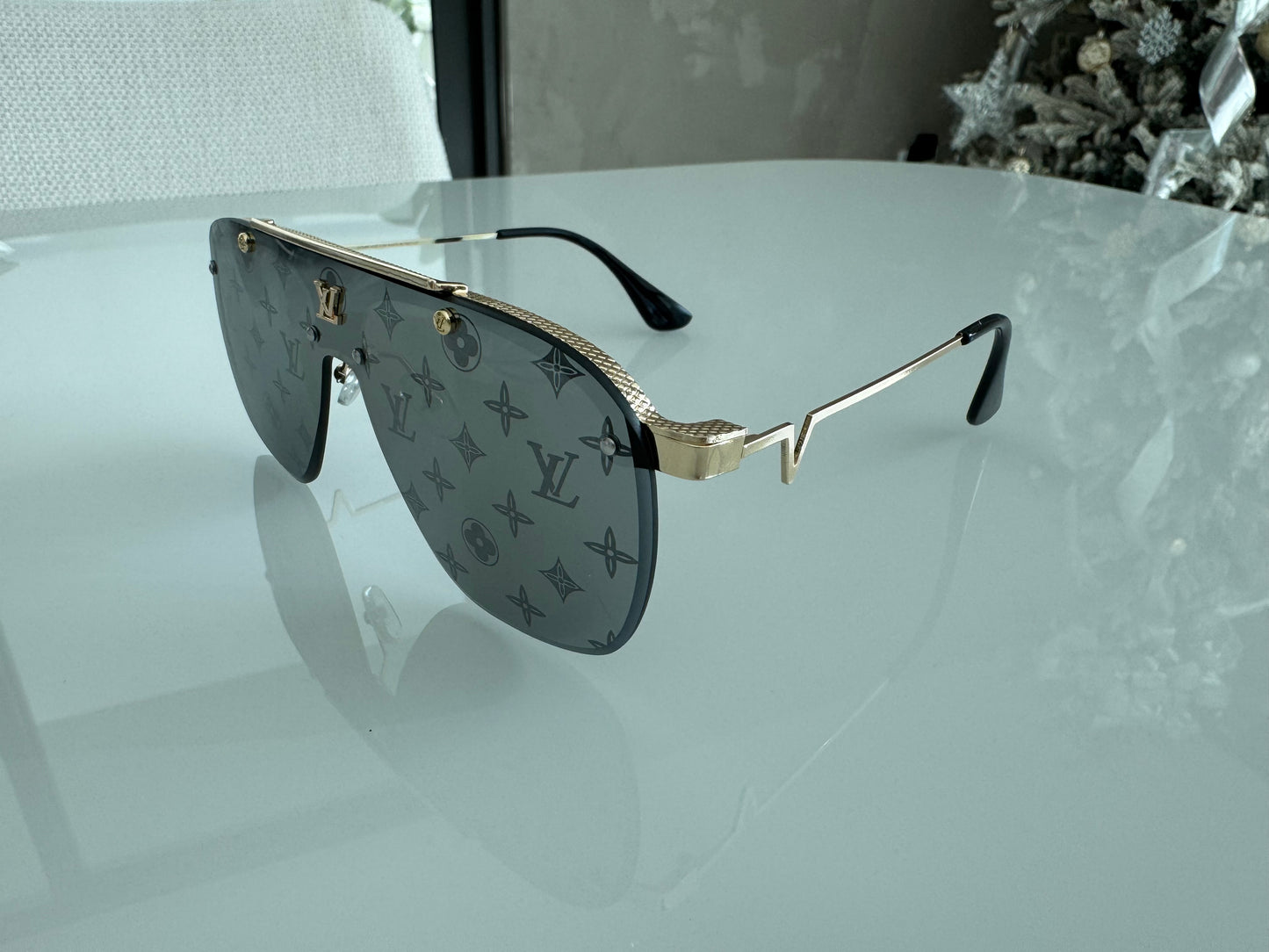 L SILVER AND GOLD SUNGLASSES