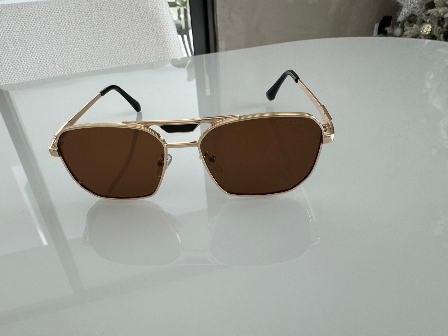 P COLORS GOLD BLACK BROWN SUNGLASSES